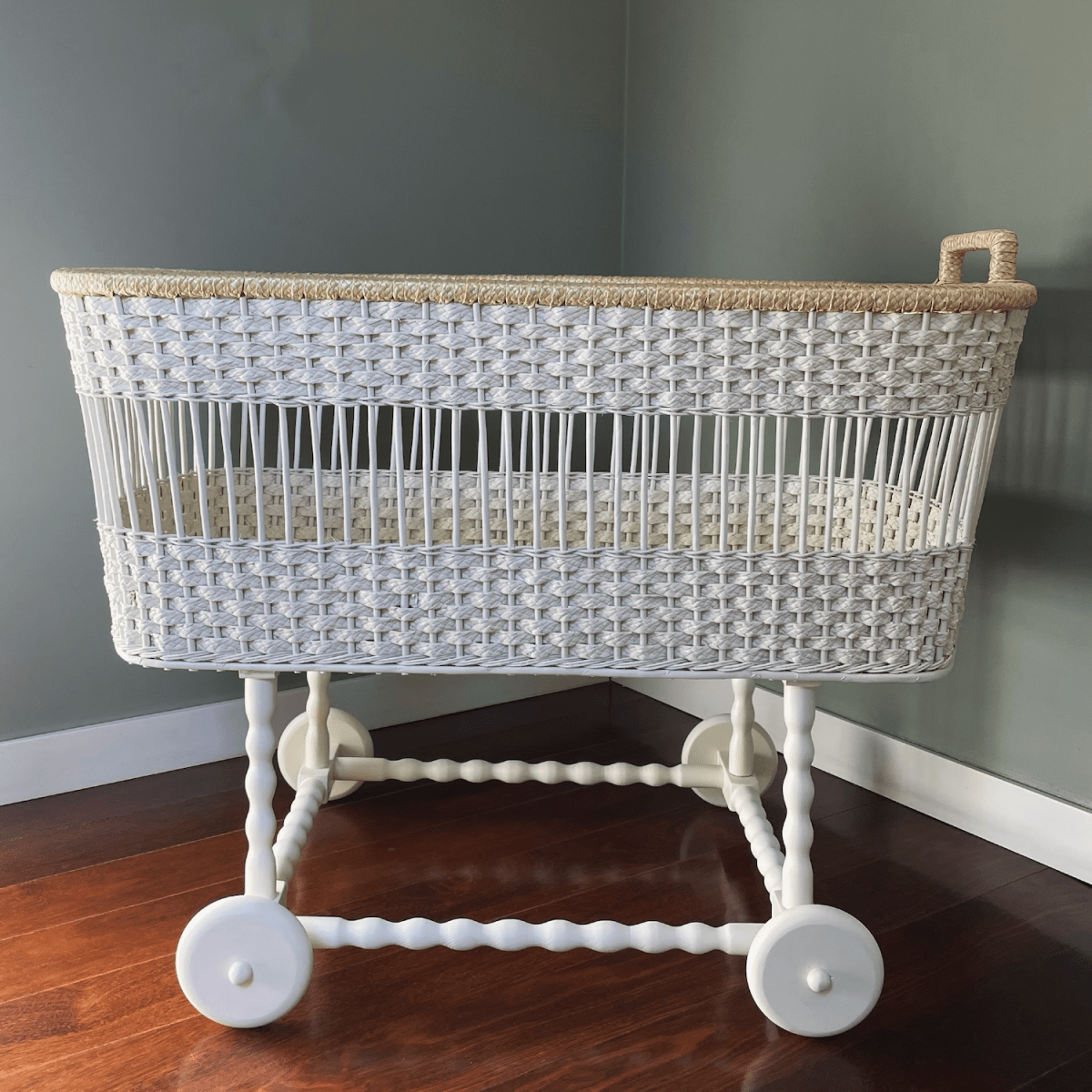 Vintage Crib - Suuky Porto